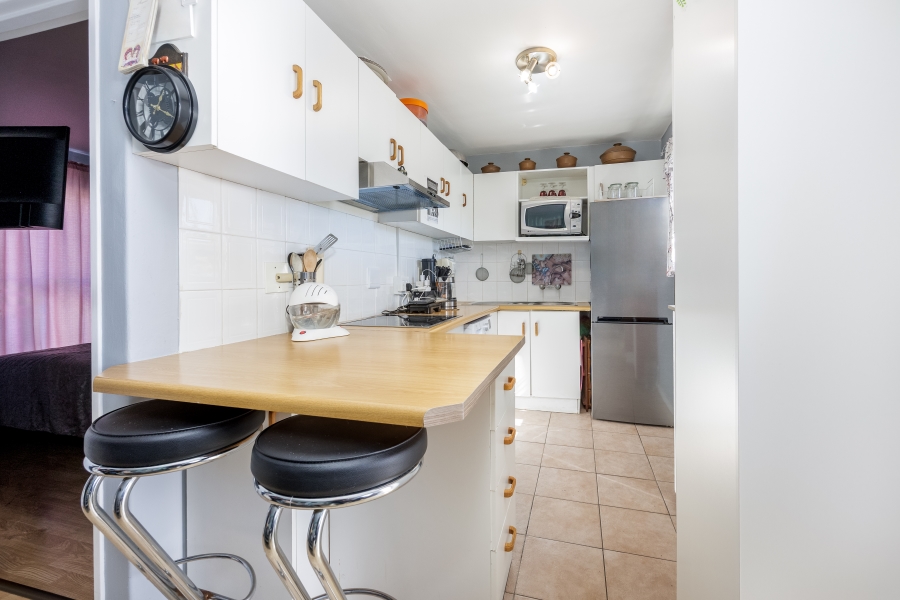 1 Bedroom Property for Sale in Uitzicht Western Cape